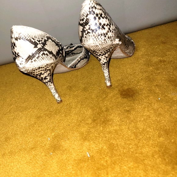 Le Chateau vegan friendly snake skin heels - Picture 3 of 4